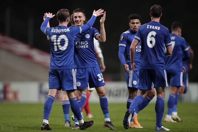 瑞典队顽强作战,成功击败对手晋级 瑞典队顽强作战,成功击败对手晋级